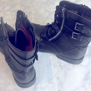ID Required combat boots. Size 11W, black